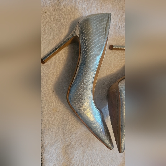 Vince Camuto metallic silver 4 inch heel - Picture 11 of 16